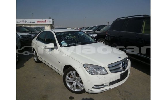 Acheter Import Voiture Mercedes-Benz 200 Blanc à Import - Dubai, Attapeu Province Acheter Import Voiture Mercedes-Benz 200 Blanc à Import - Dubai, Attapeu Province