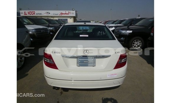 Acheter Import Voiture Mercedes-Benz 200 Blanc à Import - Dubai, Attapeu Province Acheter Import Voiture Mercedes-Benz 200 Blanc à Import - Dubai, Attapeu Province
