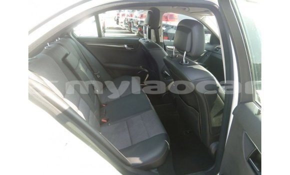 Acheter Import Voiture Mercedes-Benz 200 Blanc à Import - Dubai, Attapeu Province Acheter Import Voiture Mercedes-Benz 200 Blanc à Import - Dubai, Attapeu Province