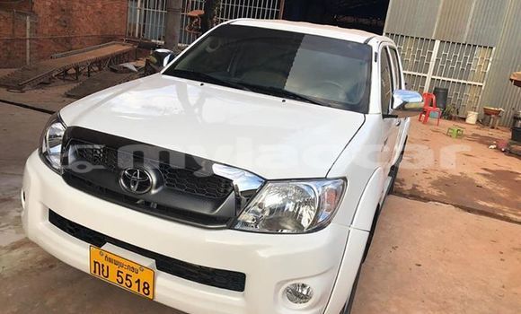 Buy Used Toyota Hilux White Car in Vientiane in Vientiane Province