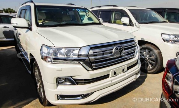 Acheter Import Voiture Toyota Land Cruiser Blanc à Import - Dubai, Attapeu Province Acheter Import Voiture Toyota Land Cruiser Blanc à Import - Dubai, Attapeu Province