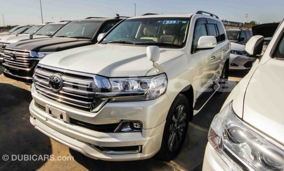 Acheter Import Voiture Toyota Land Cruiser Blanc à Import - Dubai, Attapeu Province Acheter Import Voiture Toyota Land Cruiser Blanc à Import - Dubai, Attapeu Province