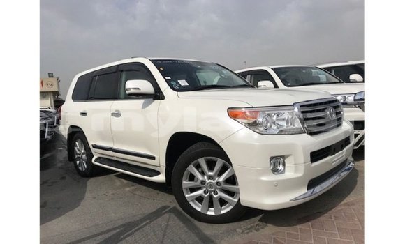 Buy Import Toyota Land Cruiser White Car in Import - Dubai in Attapeu Province