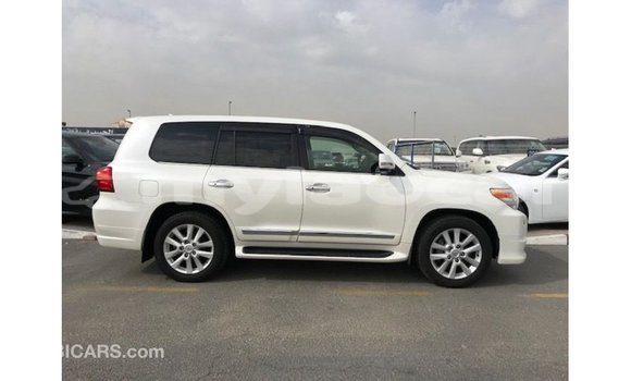 ຊື້ ການ ນຳ ເຂົ້າ Toyota Land Cruiser White ລົດ ໃນ Import - Dubai ໃນ Attapeu Province ຊື້ ການ ນຳ ເຂົ້າ Toyota Land Cruiser White ລົດ ໃນ Import - Dubai ໃນ Attapeu Province