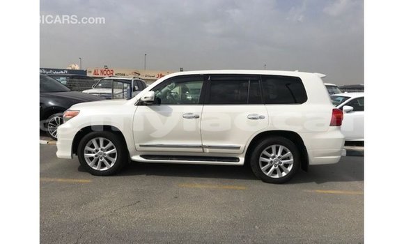 ຊື້ ການ ນຳ ເຂົ້າ Toyota Land Cruiser White ລົດ ໃນ Import - Dubai ໃນ Attapeu Province ຊື້ ການ ນຳ ເຂົ້າ Toyota Land Cruiser White ລົດ ໃນ Import - Dubai ໃນ Attapeu Province