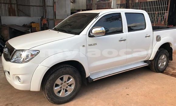 Buy Used Toyota Hilux White Car in Vientiane in Vientiane Province Buy Used Toyota Hilux White Car in Vientiane in Vientiane Province