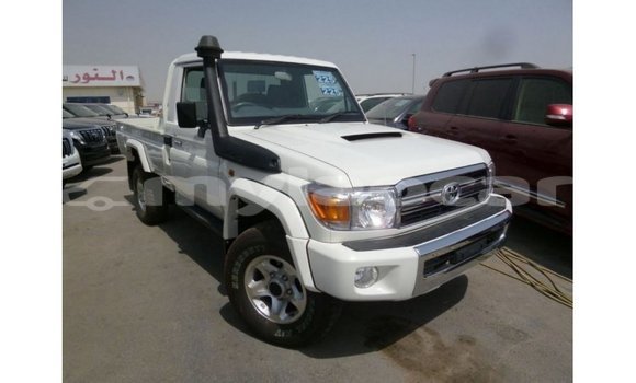Buy Import Toyota Land Cruiser White Car in Import - Dubai in Attapeu Province