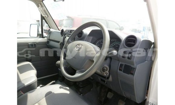 Buy Import Toyota Land Cruiser White Car in Import - Dubai in Attapeu Province Buy Import Toyota Land Cruiser White Car in Import - Dubai in Attapeu Province