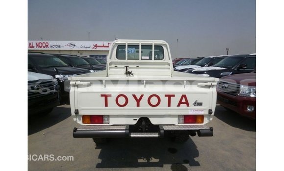 ຊື້ ການ ນຳ ເຂົ້າ Toyota Land Cruiser White ລົດ ໃນ Import - Dubai ໃນ Attapeu Province ຊື້ ການ ນຳ ເຂົ້າ Toyota Land Cruiser White ລົດ ໃນ Import - Dubai ໃນ Attapeu Province