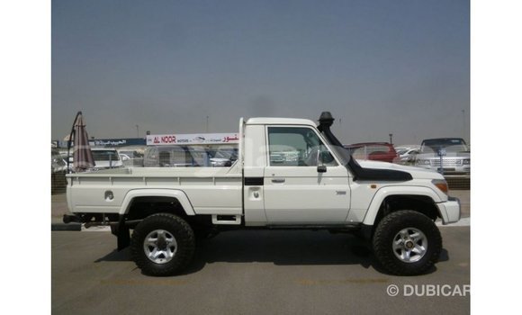 ຊື້ ການ ນຳ ເຂົ້າ Toyota Land Cruiser White ລົດ ໃນ Import - Dubai ໃນ Attapeu Province ຊື້ ການ ນຳ ເຂົ້າ Toyota Land Cruiser White ລົດ ໃນ Import - Dubai ໃນ Attapeu Province