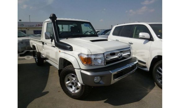 Acheter Import Voiture Toyota Land Cruiser Blanc à Import - Dubai, Attapeu Province Acheter Import Voiture Toyota Land Cruiser Blanc à Import - Dubai, Attapeu Province