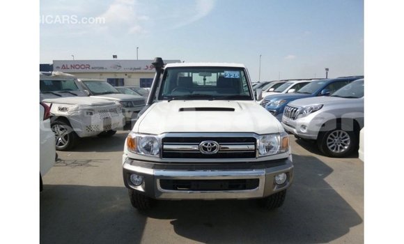 Acheter Import Voiture Toyota Land Cruiser Blanc à Import - Dubai, Attapeu Province Acheter Import Voiture Toyota Land Cruiser Blanc à Import - Dubai, Attapeu Province