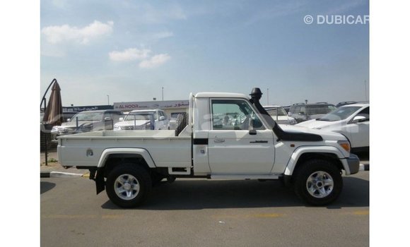 Acheter Import Voiture Toyota Land Cruiser Blanc à Import - Dubai, Attapeu Province Acheter Import Voiture Toyota Land Cruiser Blanc à Import - Dubai, Attapeu Province
