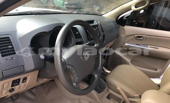 Buy Used Toyota Hilux White Car in Vientiane in Vientiane Province Buy Used Toyota Hilux White Car in Vientiane in Vientiane Province