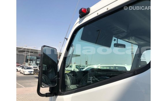 Buy Import Mitsubishi Carisma White Car in Import - Dubai in Attapeu Province Buy Import Mitsubishi Carisma White Car in Import - Dubai in Attapeu Province
