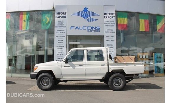 Acheter Import Voiture Toyota Land Cruiser Blanc à Import - Dubai, Attapeu Province Acheter Import Voiture Toyota Land Cruiser Blanc à Import - Dubai, Attapeu Province
