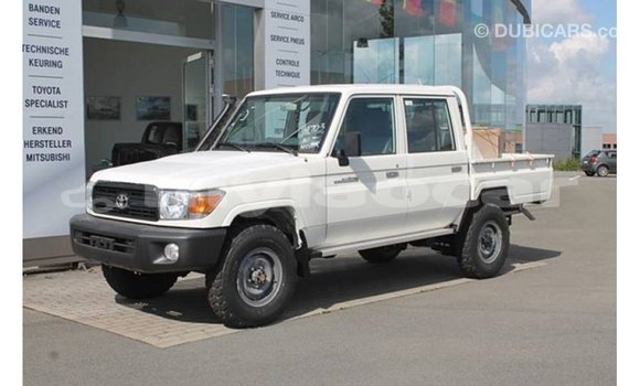 Acheter Import Voiture Toyota Land Cruiser Blanc à Import - Dubai, Attapeu Province Acheter Import Voiture Toyota Land Cruiser Blanc à Import - Dubai, Attapeu Province