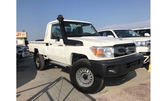Acheter Import Voiture Toyota Land Cruiser Blanc à Import - Dubai, Attapeu Province Acheter Import Voiture Toyota Land Cruiser Blanc à Import - Dubai, Attapeu Province