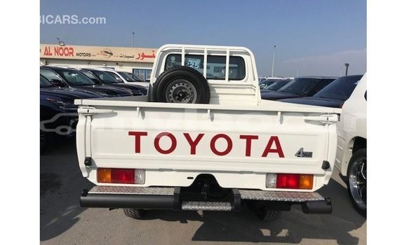 Acheter Import Voiture Toyota Land Cruiser Blanc à Import - Dubai, Attapeu Province Acheter Import Voiture Toyota Land Cruiser Blanc à Import - Dubai, Attapeu Province