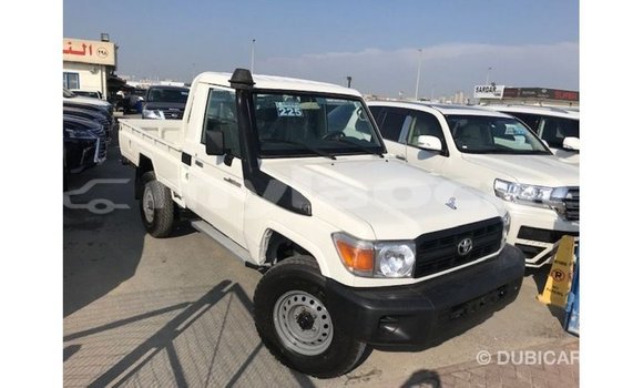 Acheter Import Voiture Toyota Land Cruiser Blanc à Import - Dubai, Attapeu Province Acheter Import Voiture Toyota Land Cruiser Blanc à Import - Dubai, Attapeu Province