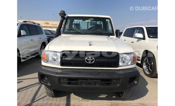 Acheter Import Voiture Toyota Land Cruiser Blanc à Import - Dubai, Attapeu Province Acheter Import Voiture Toyota Land Cruiser Blanc à Import - Dubai, Attapeu Province