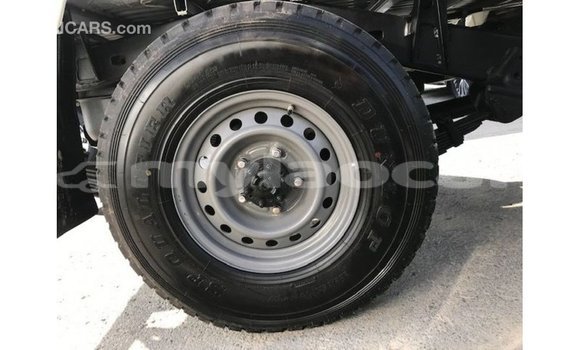 Acheter Import Voiture Toyota Land Cruiser Blanc à Import - Dubai, Attapeu Province Acheter Import Voiture Toyota Land Cruiser Blanc à Import - Dubai, Attapeu Province