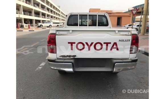 Acheter Import Voiture Toyota Hilux Blanc à Import - Dubai, Attapeu Province Acheter Import Voiture Toyota Hilux Blanc à Import - Dubai, Attapeu Province