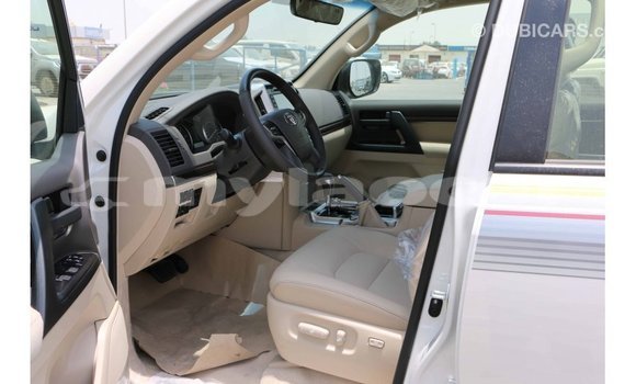 Buy Import Toyota Land Cruiser White Car in Import - Dubai in Attapeu Province Buy Import Toyota Land Cruiser White Car in Import - Dubai in Attapeu Province