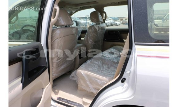 Buy Import Toyota Land Cruiser White Car in Import - Dubai in Attapeu Province Buy Import Toyota Land Cruiser White Car in Import - Dubai in Attapeu Province