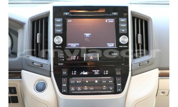 Buy Import Toyota Land Cruiser White Car in Import - Dubai in Attapeu Province Buy Import Toyota Land Cruiser White Car in Import - Dubai in Attapeu Province