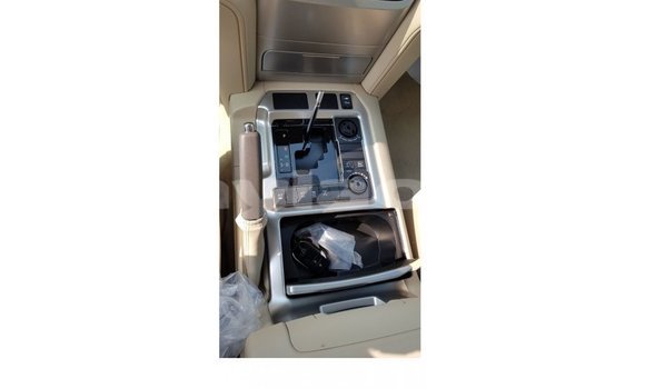 Buy Import Toyota Land Cruiser White Car in Import - Dubai in Attapeu Province Buy Import Toyota Land Cruiser White Car in Import - Dubai in Attapeu Province