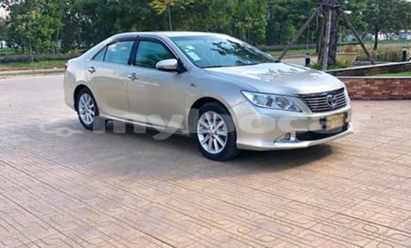 Buy Used Toyota Camry Silver Car in Vientiane in Vientiane Province Buy Used Toyota Camry Silver Car in Vientiane in Vientiane Province