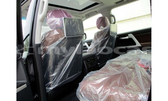 Acheter Import Voiture Toyota Land Cruiser Noir à Import - Dubai, Attapeu Province Acheter Import Voiture Toyota Land Cruiser Noir à Import - Dubai, Attapeu Province