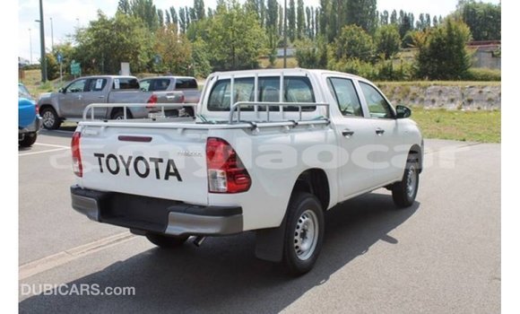 Acheter Import Voiture Toyota Hilux Blanc à Import - Dubai, Attapeu Province Acheter Import Voiture Toyota Hilux Blanc à Import - Dubai, Attapeu Province