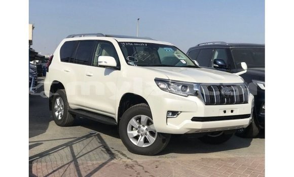 Acheter Import Voiture Toyota Prado Blanc à Import - Dubai, Attapeu Province Acheter Import Voiture Toyota Prado Blanc à Import - Dubai, Attapeu Province