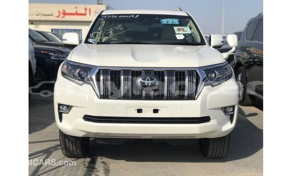 Acheter Import Voiture Toyota Prado Blanc à Import - Dubai, Attapeu Province Acheter Import Voiture Toyota Prado Blanc à Import - Dubai, Attapeu Province