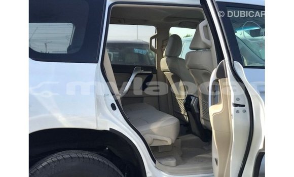 Acheter Import Voiture Toyota Prado Blanc à Import - Dubai, Attapeu Province Acheter Import Voiture Toyota Prado Blanc à Import - Dubai, Attapeu Province
