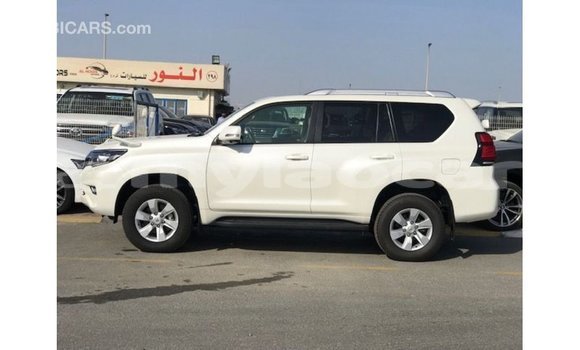 Acheter Import Voiture Toyota Prado Blanc à Import - Dubai, Attapeu Province Acheter Import Voiture Toyota Prado Blanc à Import - Dubai, Attapeu Province