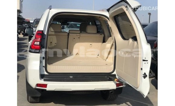 Acheter Import Voiture Toyota Prado Blanc à Import - Dubai, Attapeu Province Acheter Import Voiture Toyota Prado Blanc à Import - Dubai, Attapeu Province