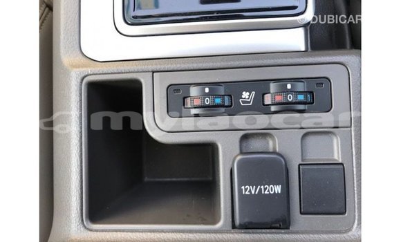 Acheter Import Voiture Toyota Prado Blanc à Import - Dubai, Attapeu Province Acheter Import Voiture Toyota Prado Blanc à Import - Dubai, Attapeu Province