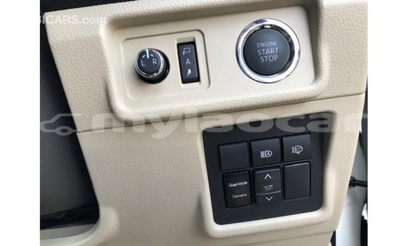 Acheter Import Voiture Toyota Prado Blanc à Import - Dubai, Attapeu Province Acheter Import Voiture Toyota Prado Blanc à Import - Dubai, Attapeu Province