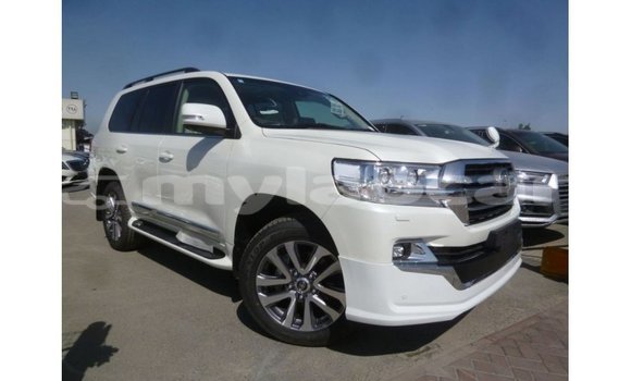 Buy Import Toyota Land Cruiser White Car in Import - Dubai in Attapeu Province