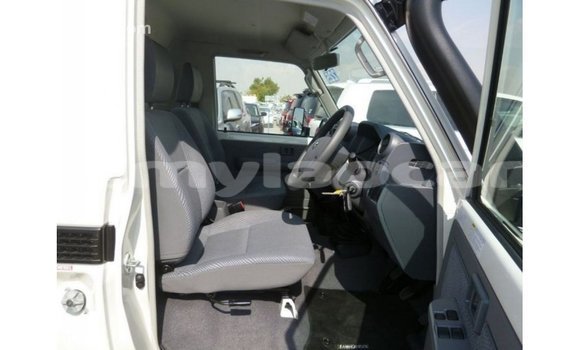 Buy Import Toyota Land Cruiser White Car in Import - Dubai in Attapeu Province Buy Import Toyota Land Cruiser White Car in Import - Dubai in Attapeu Province