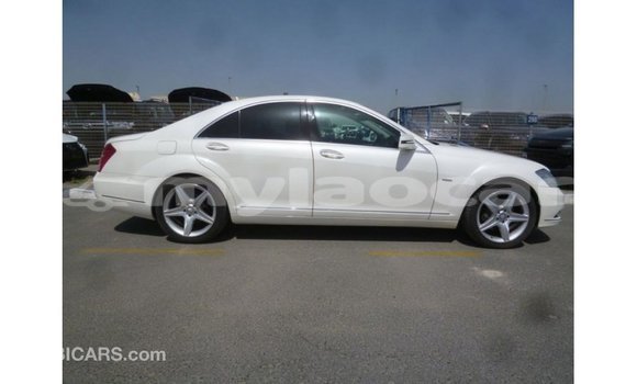 Buy Import Mercedes-Benz 190 (W201) White Car in Import - Dubai in Attapeu Province Buy Import Mercedes-Benz 190 (W201) White Car in Import - Dubai in Attapeu Province