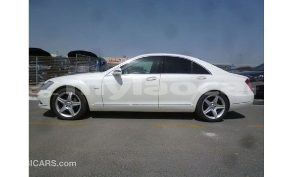 Buy Import Mercedes-Benz 190 (W201) White Car in Import - Dubai in Attapeu Province Buy Import Mercedes-Benz 190 (W201) White Car in Import - Dubai in Attapeu Province