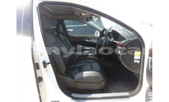 Buy Import Mercedes-Benz 190 (W201) White Car in Import - Dubai in Attapeu Province Buy Import Mercedes-Benz 190 (W201) White Car in Import - Dubai in Attapeu Province