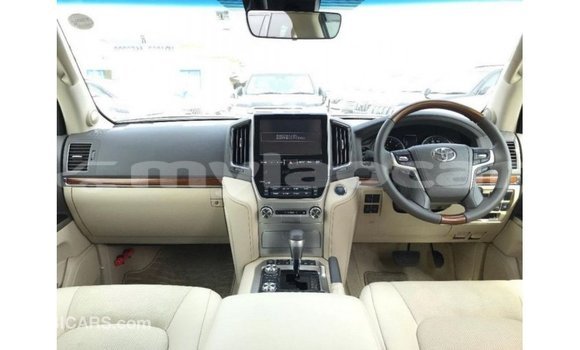 Buy Import Toyota Land Cruiser White Car in Import - Dubai in Attapeu Province Buy Import Toyota Land Cruiser White Car in Import - Dubai in Attapeu Province