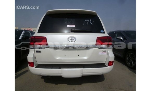 Acheter Import Voiture Toyota Land Cruiser Blanc à Import - Dubai, Attapeu Province Acheter Import Voiture Toyota Land Cruiser Blanc à Import - Dubai, Attapeu Province