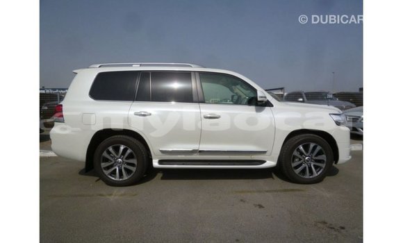 Acheter Import Voiture Toyota Land Cruiser Blanc à Import - Dubai, Attapeu Province Acheter Import Voiture Toyota Land Cruiser Blanc à Import - Dubai, Attapeu Province