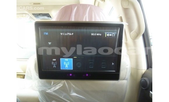 Acheter Import Voiture Toyota Land Cruiser Blanc à Import - Dubai, Attapeu Province Acheter Import Voiture Toyota Land Cruiser Blanc à Import - Dubai, Attapeu Province